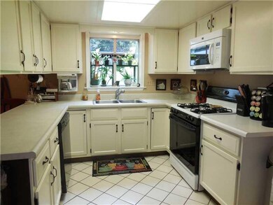 Kitchen. White and Bright Kitchen, Plenty of Count