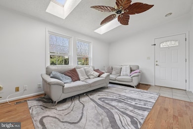 8911 Josephs Coat Ct, Jessup, MD 20794 - photo 4