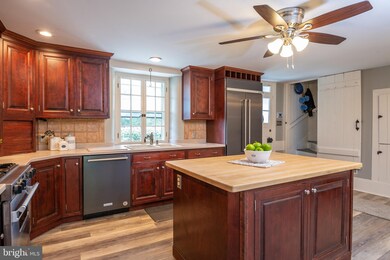 521 Elsie St, Reading, PA 19607 - photo 6