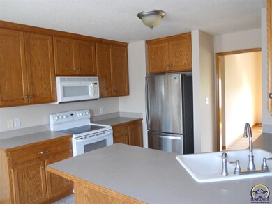 4217 SW Misty Harbor Ave, Topeka, KS 66610 - photo 5