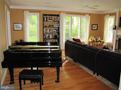 322 Grove Ave, Falls Church, VA 22046 - photo 5