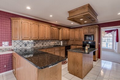 1010 N Cherokee Ave, Claremore, OK 74017 - photo 5