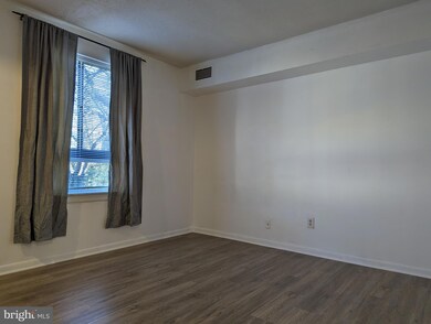 2220 Castle Rock Square unit 12C, Reston, VA 20191 - photo 4