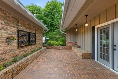 4116 Forest Plaza Dr.