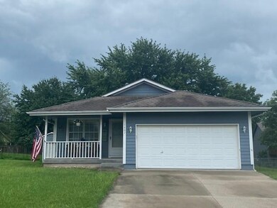 1607 W Pelham Path, Raymore, MO 64083 - photo 2