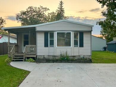 537 2nd St N, Greenbush, MN 56726 - photo 4