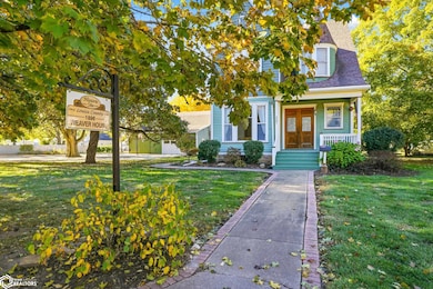 327 S 2nd St, Wapello, IA 52653 - photo 3