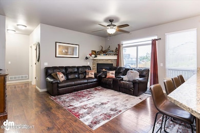 05-Living Room_ELI06001