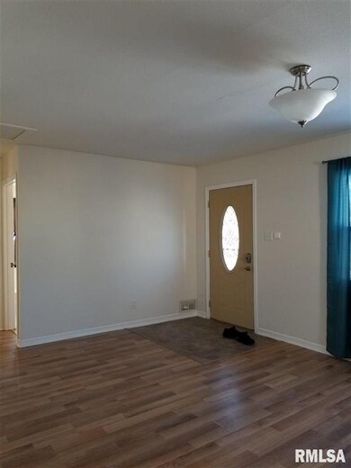 2507 W 69th St, Davenport, IA 52806 - photo 2