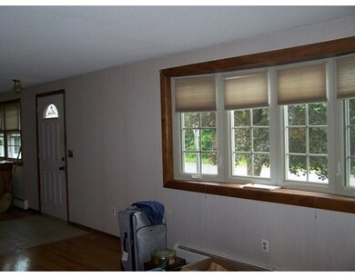2 Wayne Ct, Holyoke, MA 01040 - photo 4