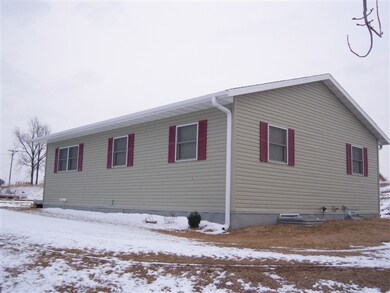 107 Taylor Ct, Potosi, WI 53820 - photo 2
