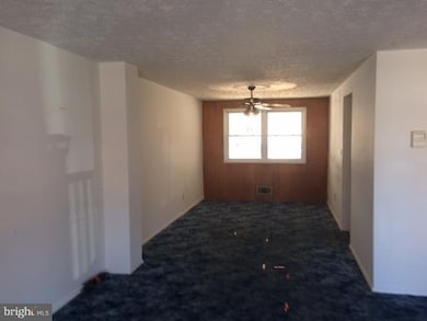 1031 Foxwood Ln, Essex, MD 21221 - photo 2