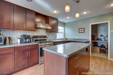 Gas range and ample cabinet space!