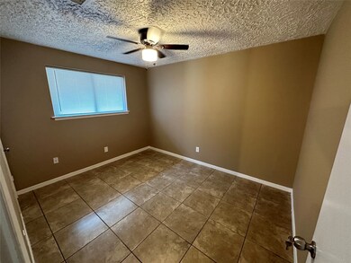 1014 Pilot Point Dr, Houston, TX 77038 - photo 6