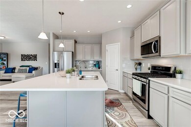 8671 Thatcher Ln, Avon, IN 46123 - photo 5