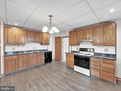 31 Ann St, Pottsville, PA 17901 - photo 3