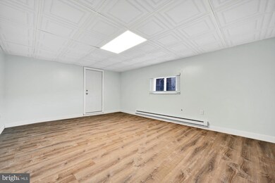 1039 Walnut St unit 2, Ashland, PA 17921 - photo 3