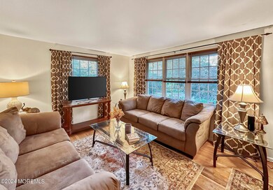 Living Room w/Hardwood Floors