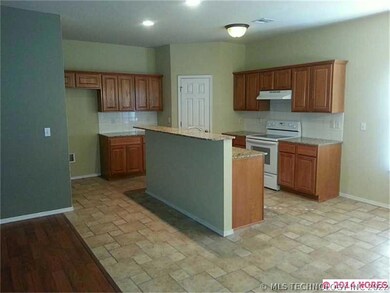 11912 S Cedar Ave, Jenks, OK 74037 - photo 2