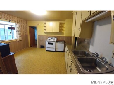 Kitchen with Eat In Area