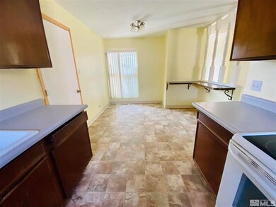 460 Mcclure Cir, Sparks, NV 89431 - photo 5