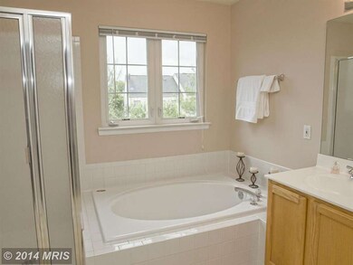 2566 Banshire Dr, Herndon, VA 20171 - photo 7