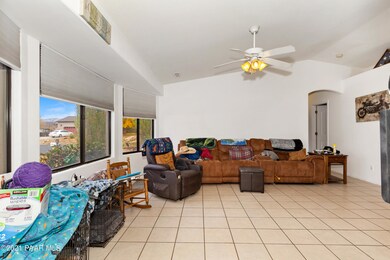 004_Living Room