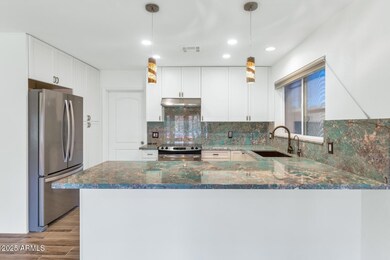 10590 E Mercer Ln-large-012-020-TOD2800-