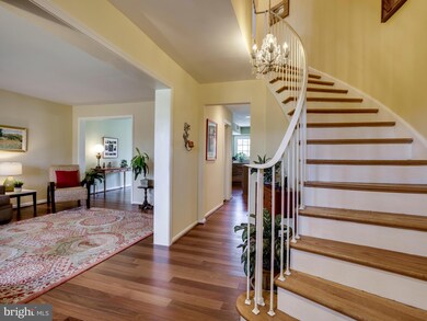 8430 Grenoble Ct, Springfield, VA 22152 - photo 5