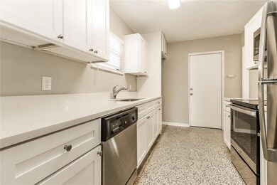 4036 Overlook Dr NE, Saint Petersburg, FL 33703 - photo 7