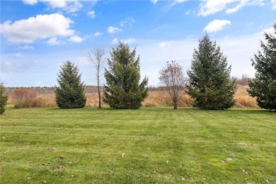 2050 Whisper Ridge Dr, Chittenango, NY 13037 - photo 5