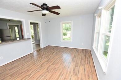 Unit B Up: This cozy 1-bedroom, 1-bathroom unit bo