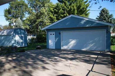 2202 W 35th St, Davenport, IA 52806 - photo 3