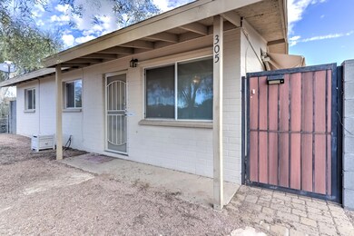 305 N Dewey St-6