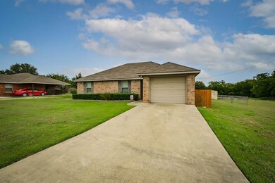 1002 Hidden Hills Dr, Corsicana, TX 75110 - photo 4