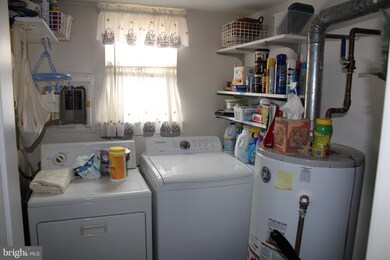 404 Corinthian Ave, Essington, PA 19029 - photo 6