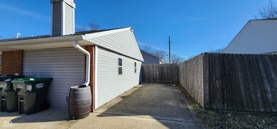 831 Middle Dr, Whiteland, IN 46184 - photo 5