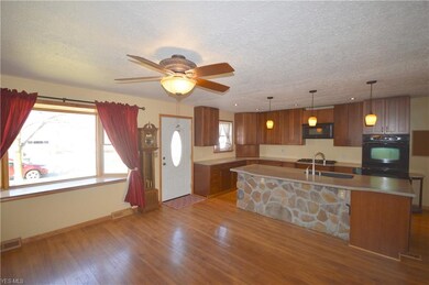 Another view of this amazing dining room/kitchen a