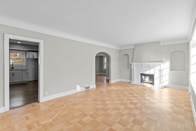 727 Selborne Rd, Riverside, IL 60546 - photo 2