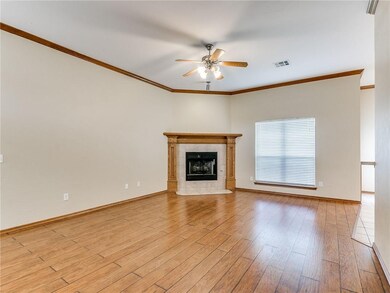 609 Loyd Ln, Moore, OK 73160 - photo 6