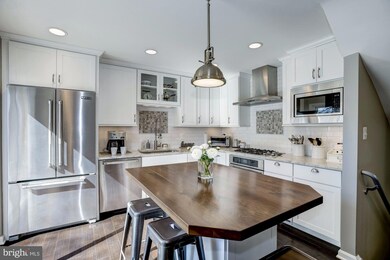 8401 Forrester Blvd, Springfield, VA 22152 - photo 4