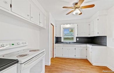 6690 Deering St, Garden City, MI 48135 - photo 5