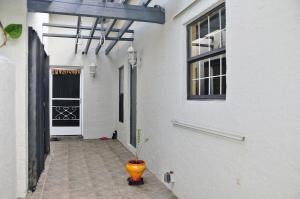 8120 NW 100th Terrace Tamarac-large-004-