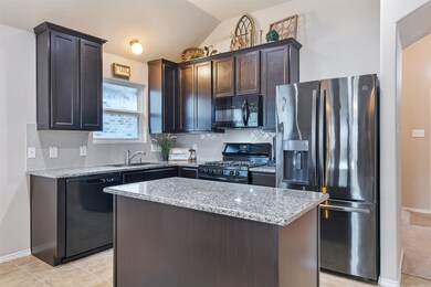 382 Kendall Crest Dr, Alvin, TX 77511 - photo 5