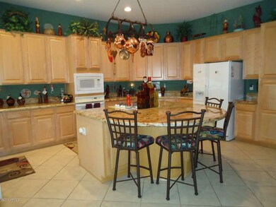 Upscale Center Island/Breakfast Bar