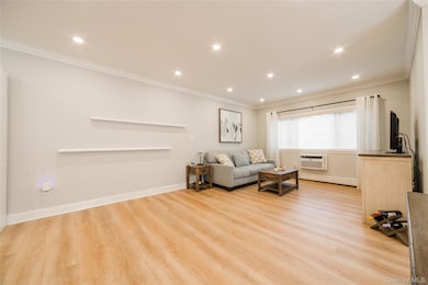 Palmer House unit 2 I, New Rochelle, NY 10801 - photo 2