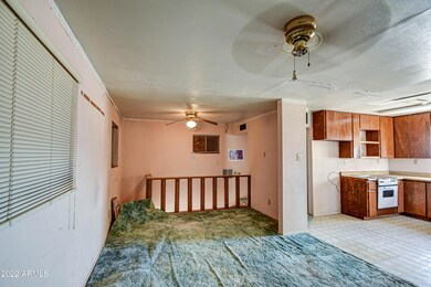 Guest Home-Family Room 2
