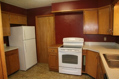 286 Gilman Ave, Saint Johnsbury, VT 05819 - photo 3