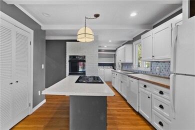 44 Whitwell Ave unit 1, Newport, RI 02840 - photo 5