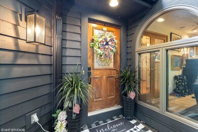 02_9886WekoDr_84_Entryway_HiRes